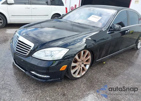 2013 Mercedes-Benz S 550 из США, поврежденный, VIN WDDNG7DB2DA509762